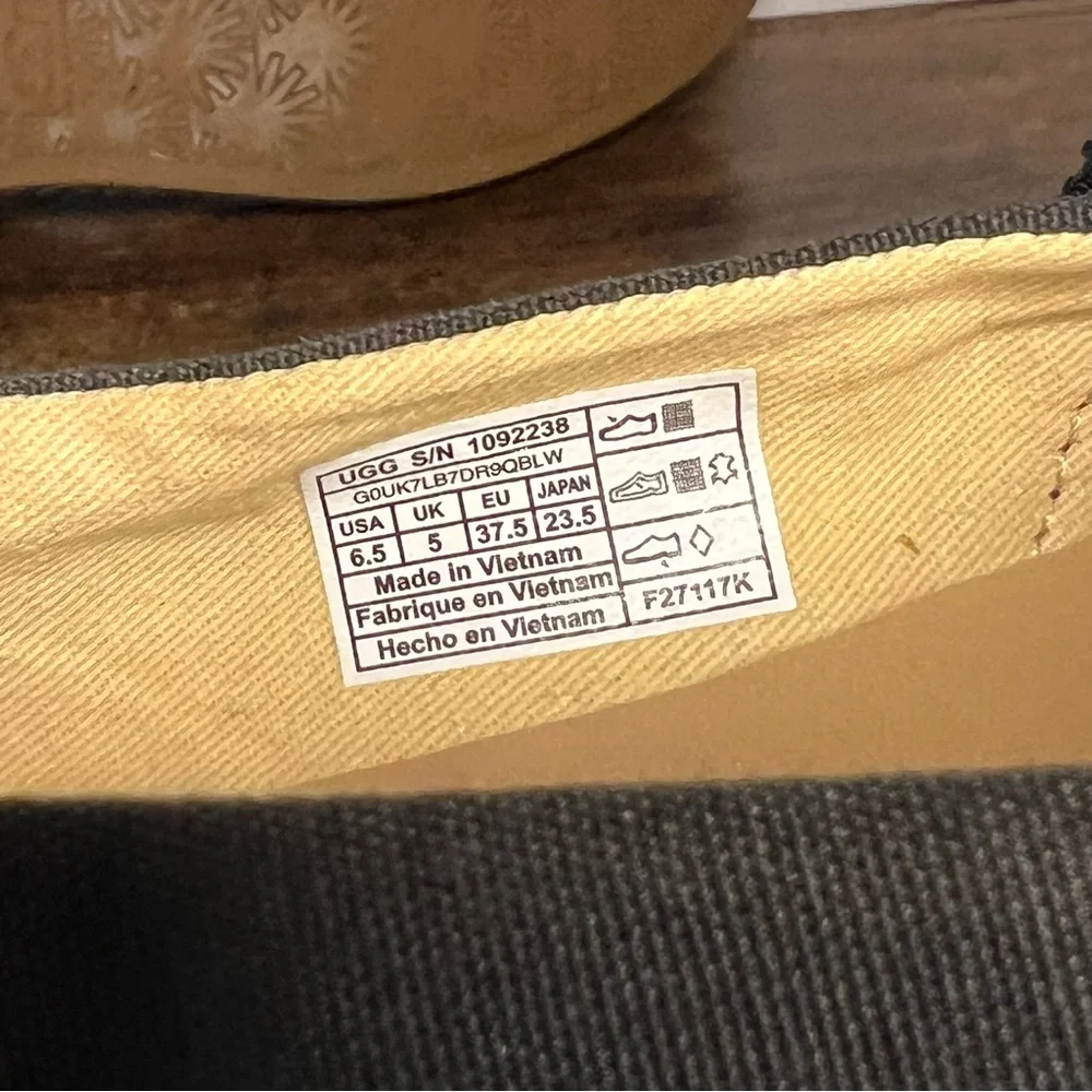 Ugg‎ Ynez Black Canvas Cross-Cross Flat Slip On Braided Sole Shoe Women's 6.5